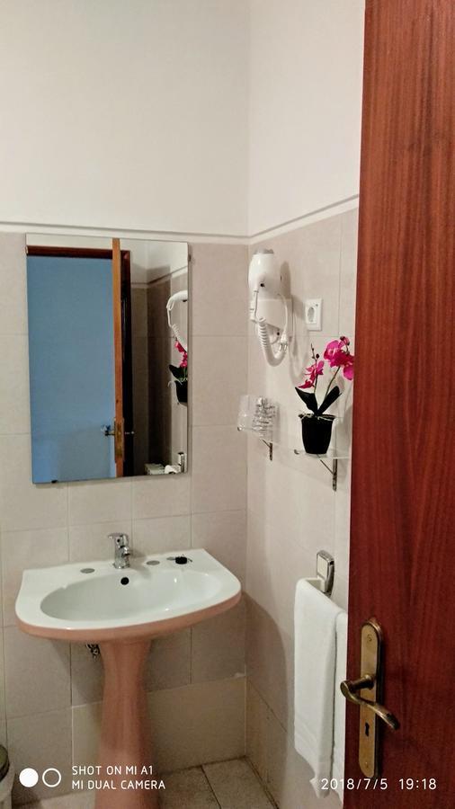 Residencial Do Rita Em Rio Caldo Geres